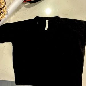 Lululemon short sleeve knit top in navy blue